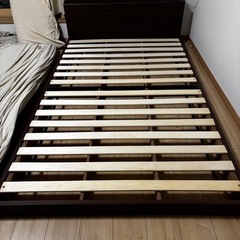 【引き取り限定】セミダブル　ベッドフレーム　マットレスの画像
