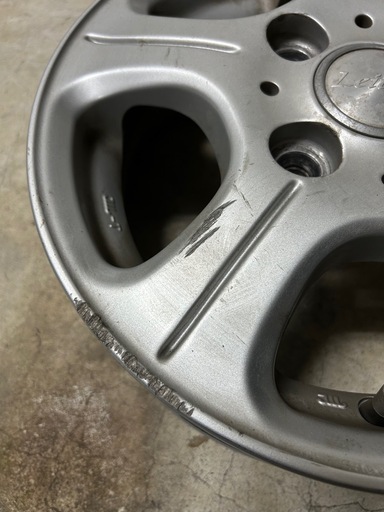 軽トラック、軽箱貨物自動車のアルミホイール PCD100 3本セット。