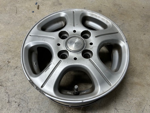 軽トラック、軽箱貨物自動車のアルミホイール PCD100 3本セット。