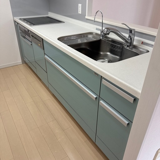 システムキッチン　255cm x 65cm 高さ85cm