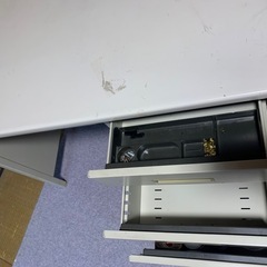 差し上げます　事務机　オフィスデスク　机　　の画像