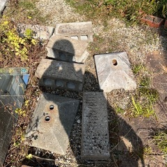 無料　引き取り限定　コンクリートブロック、陶器等の画像