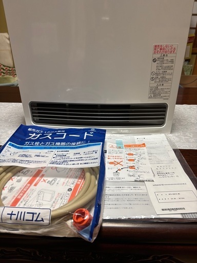 新品　ガスファンヒーター　ガスコード付き