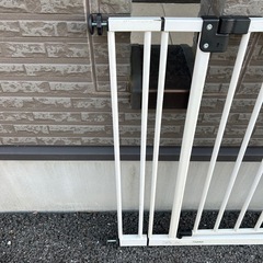 ホワイトベビーゲート 固定式 ワンタッチロック日本育児 NI4006の画像