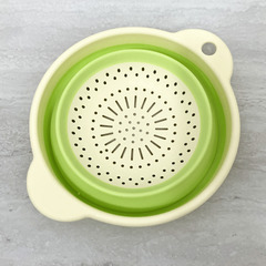 【新品未使用】折りたためるコンパクト水切りボウル！野菜やパスタの水切りに便利【省スペース】の画像