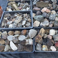 石、軽石の画像