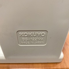 コクヨ　プラスチック製ブックスタンドの画像