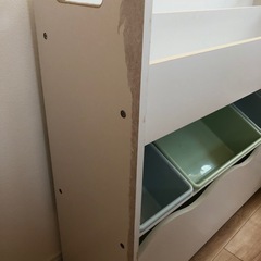 絵本、玩具棚の画像