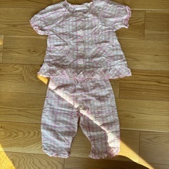 110センチサイズ　服とパジャマのセットの画像