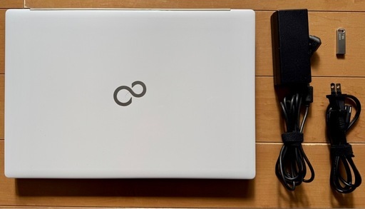 富士通の１５インチノートパソコンLifeBook AH49/E3 です。（インテル第11世代i5搭載)