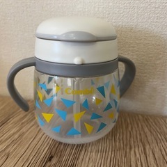 ピジョンの哺乳瓶4本セットとcombiのストローマグセットの画像