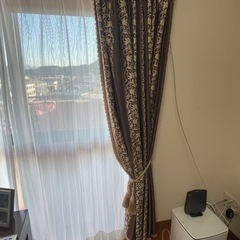 オーダーメイド花柄刺繍　厚手カーテンとレースカーテン（ブラウン色）の画像