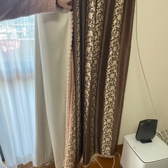 オーダーメイド花柄刺繍　厚手カーテンとレースカーテン（ブラウン色）の画像