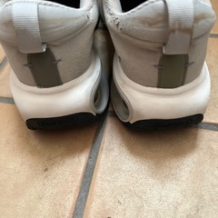 Nike Air Max グレー スニーカーの画像