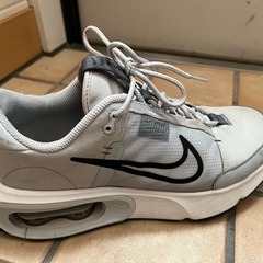 Nike Air Max グレー スニーカーの画像