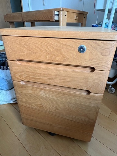 【先着順！】天然木の机と袖机と本棚3点セット