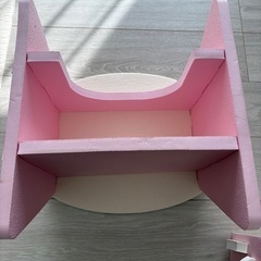 プラスチックの机椅子セットの画像