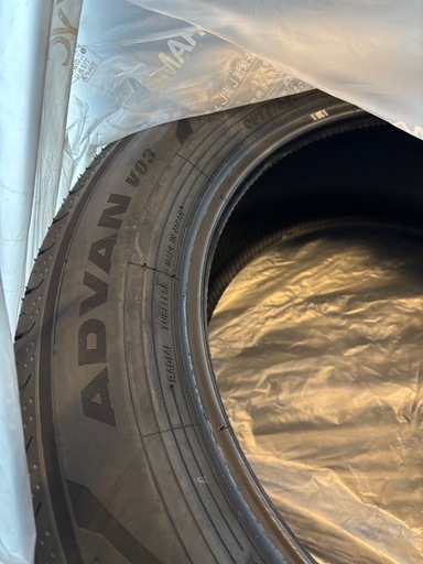 ヨコハマ　225/60R18 ADVAN V03