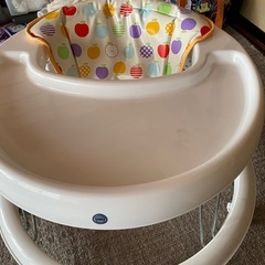 リンゴ柄が可愛い🍎歩行器の画像