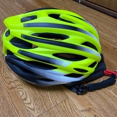 4点セットでお買い得‼️
自転車🚲ヘルメット⛑️空気入れ　 鍵🔑の画像