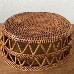 お譲りします：ラタン製小物入れの画像