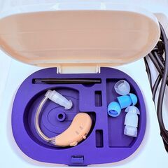 【❗️✨最大約30倍増幅✨❗️】Shop Japan 楽ちんヒアリング 充電式集音器 M（ベージュ）左右兼用✨簡易清掃・通電確認済❗️の画像