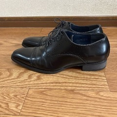 ブラック レザー ドレスシューズ キャップトゥの画像