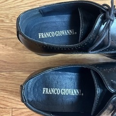 ブラック レザー ドレスシューズ キャップトゥの画像