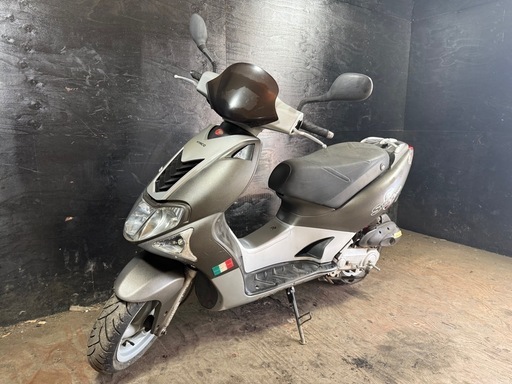 ★支払総額4.8万円★買取強化中！ まずはカンタン無料査定まで！ キムコ スーパー9S　ガンメタ 車格大きい50cc！ ２ストのためオイル注ぎ足すだけ！ サイスタ付き！ LEDヘッドライト！
