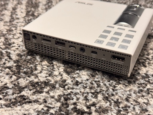ASUS ポータブルプロジェクター
