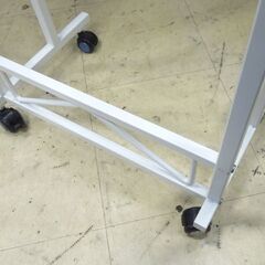 店舗什器 ネクタイ/ベルト/傘他 キャスター付きラック 2段スチール什器 ハンガーラック 札幌市東区 新道東店の画像