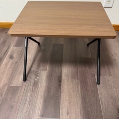 ニトリ折りたたみテーブルの画像