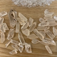天然水晶ポイント＆さざれ石まとめ売りの画像