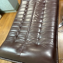 【引き取り出来る方限定】茶色の皮ソファーベッド❗️美品❗️の画像