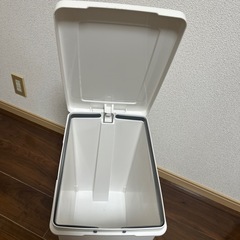 ゴミ箱の画像
