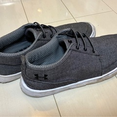 アンダーアーマー靴27センチの画像