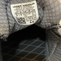 アンダーアーマー靴27センチの画像