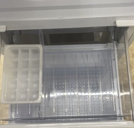 冷蔵庫(配達無料お届け設置出来ます?都内近郊?】信頼のSHARP製137ℓ✨左右開きどっちでもドア❄️自動霜取り機能付き✨除菌クリーニ
