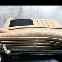ベージュ レザー 長財布 カードスロット付き 大容量の画像