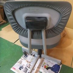 事務用回転椅子の画像