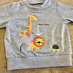 　【新品未使用】ベビー キッズ　長袖　トレーナー 動物柄 キリン ゾウ ライオン カメの画像