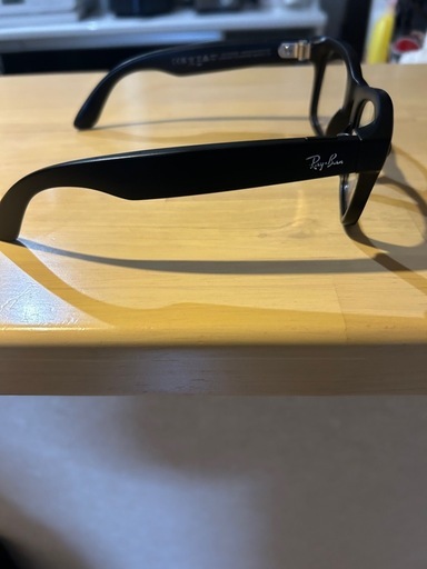 Ray-Ban

