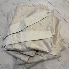 カーテンの画像