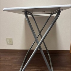 折りたたみ机の画像