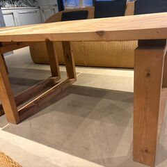 ヘンリーボーンテーブル｜美品・2台｜1台28,000円、2台まとめて55,000円※透明テーブルクロス付きの画像