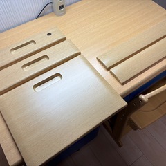 ニトリ学習机　LEDライト　組替え板付　椅子あり　傷汚れあり の画像