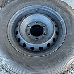 バリ山 ハイエース 195/80R15 スタッドレスタイヤ スチールホイールセットの画像