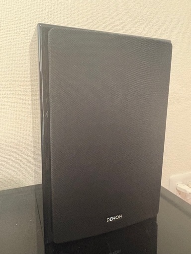 シルバーのmarantz製ミニコンポ、リモコン付き、2018年製。