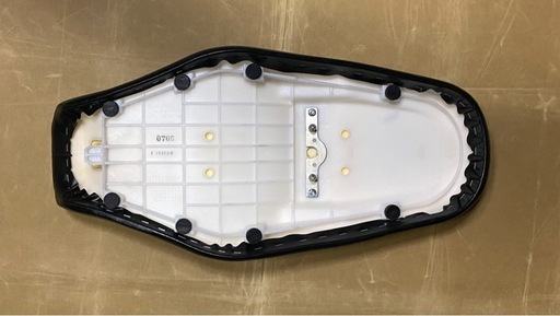 カワサキ　 W800 ローダウンシート