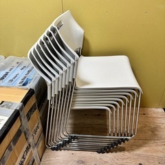 【大阪・引取限定】白のスタッキングチェア８個セットの画像